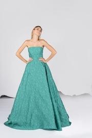  Monique Lhuillier Gown