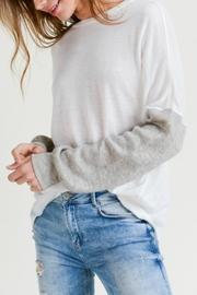  Two-tone Sleeve Sweater