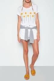  Daisy Embroidered Tee