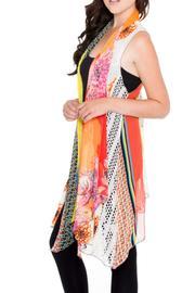  Multimedia Sleeveless Vest