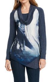  Graphic Bridge Tunic