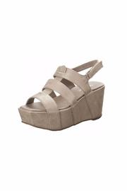  Carly Wedge