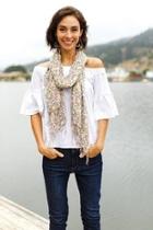  Carmella Featherweight Scarf
