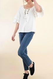  White Ribbon Tie-tee