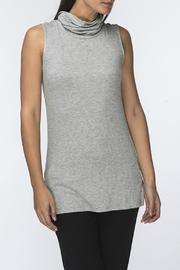  Ribbed Sleeveless Turtleneck