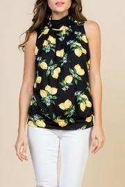  Lemon-print-mock-neck Pleated-sleeveless-top