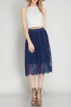  Scalloped Lace Midi-skirt