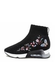  Ash Lotus Sneaker
