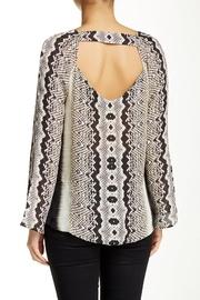 Open-back Printed Blouse