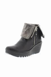  Yex Leather Wedges