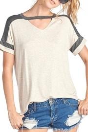  Choker Cut T-shirt