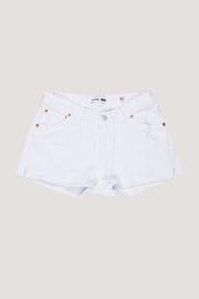 The Short White