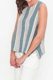  Back Peek-a-boo-detail Top