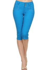 Rhinestone-studded Capri