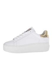  Ash Cult Sneaker