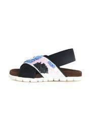  Flat Crossed Sandals
