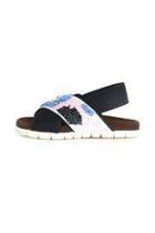  Flat Crossed Sandals