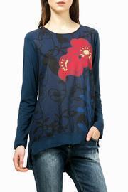  Graphic Flower Tee