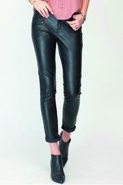  Adela Pant