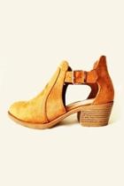  Des Side-cut-out Bootie