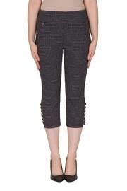  Cut Out Capri Pant
