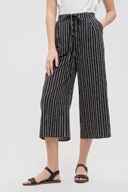  Striped Drawstring Capris