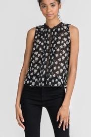  Cropped Sleeveless Blouse