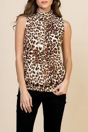  Animal-print-mock-neck Pleated-sleeveless-top