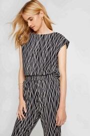  Camas Abstract Top