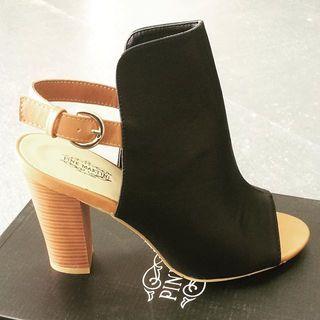  Black Shoe