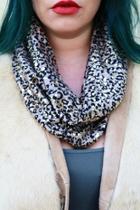  Gold Leopard Muffler