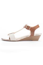  Monie Wedge