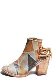  Bay Heeled Sandal