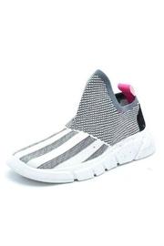  Caleb Sneaker