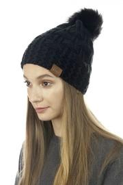  Two-stitches Pom-pom Beanie