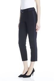  Abigail Pant