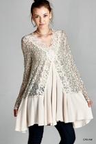  V-neck Lace Tunic