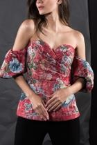  Artistic Strapless Top