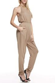  Sleeveless Goldneck Jumper