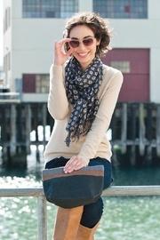  Uma Featherweight Scarf