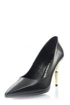  Pointed-toe Pump
