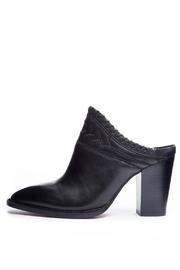  Nikki Mule