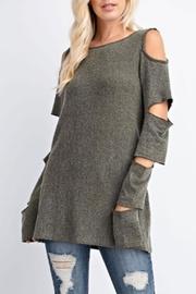  Laser-cut Sleeve Top