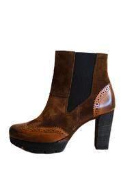  Wingtip Heeled Bootie