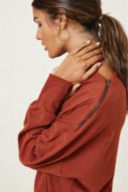  Ribbed Zipper Shoulder Knit Top