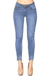  Lady Frayed Hem Ankle Skinnies