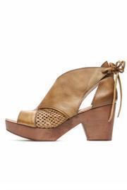  The Revolver Clog