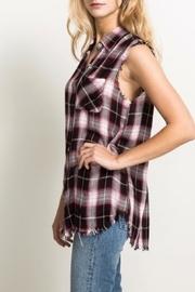  Sleeveless Plaid Shirt