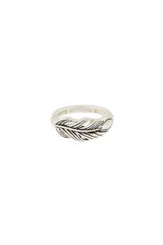  Feather Stretch Ring