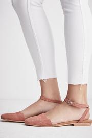  Korine Flat
